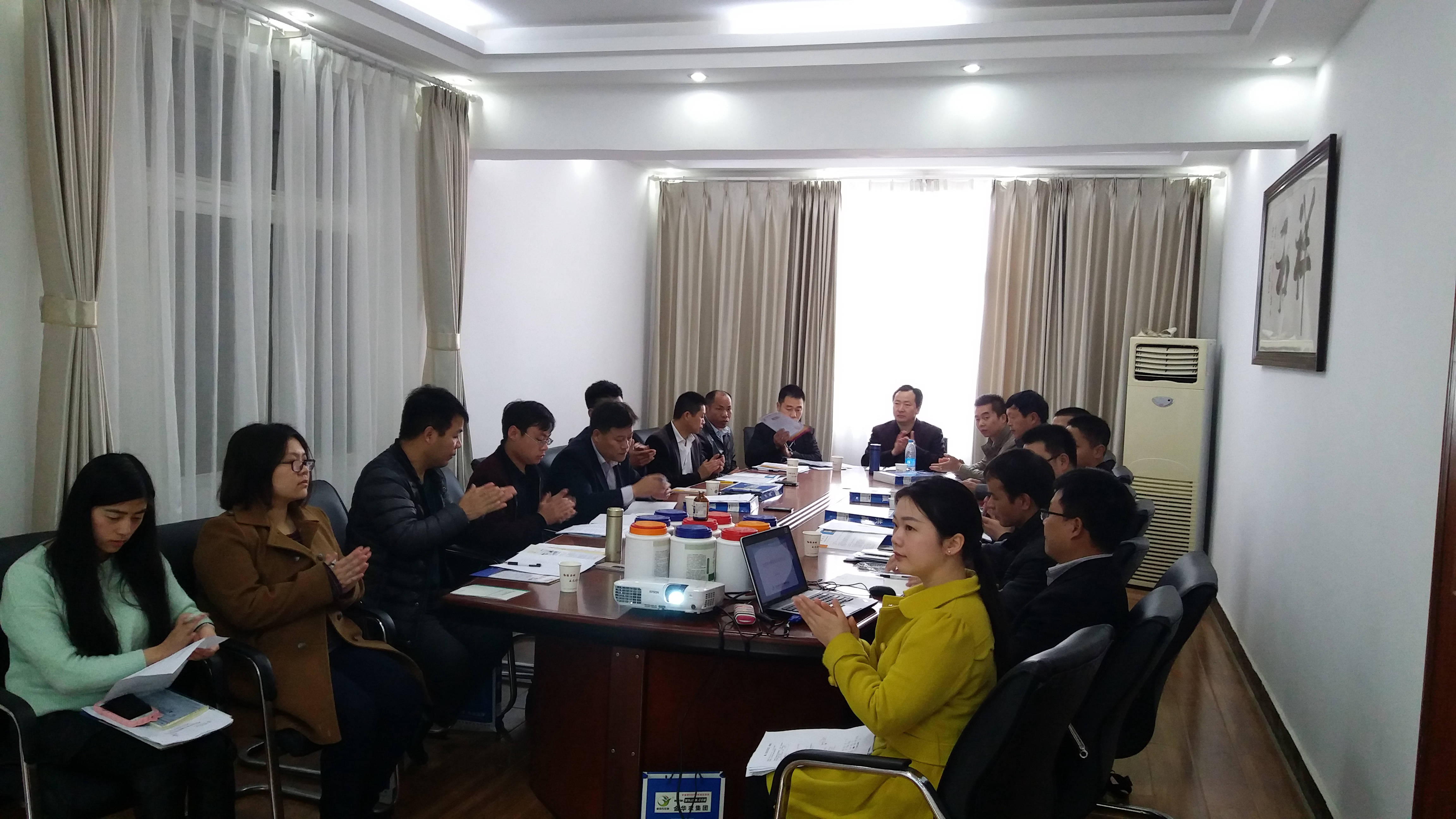 培訓現(xiàn)場，大家為精彩的交流分享鼓掌叫好！